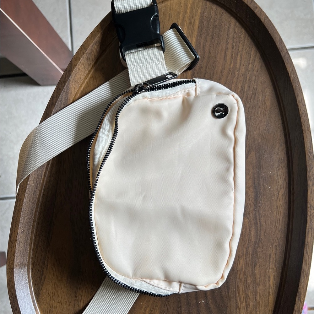 NWT Lululemon Everywhere Belt Bag